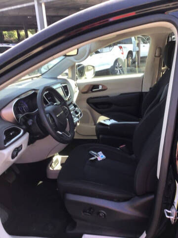 2024 Chrysler Voyager LX
