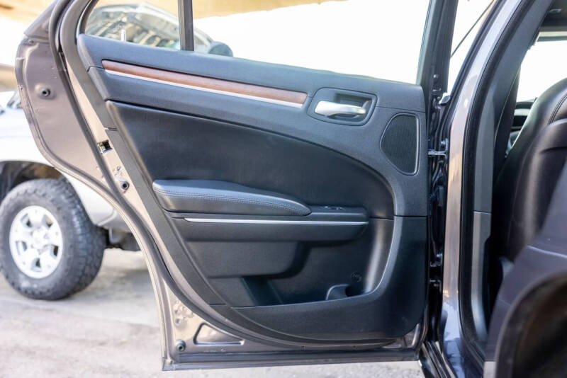 2017 Chrysler 300 C Platinum