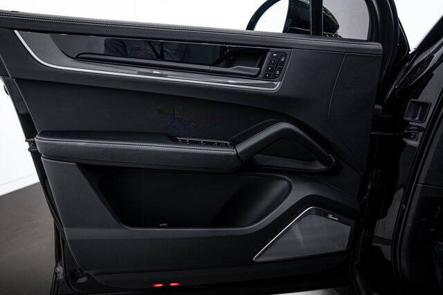 2025 Porsche Cayenne Turbo E-Hybrid