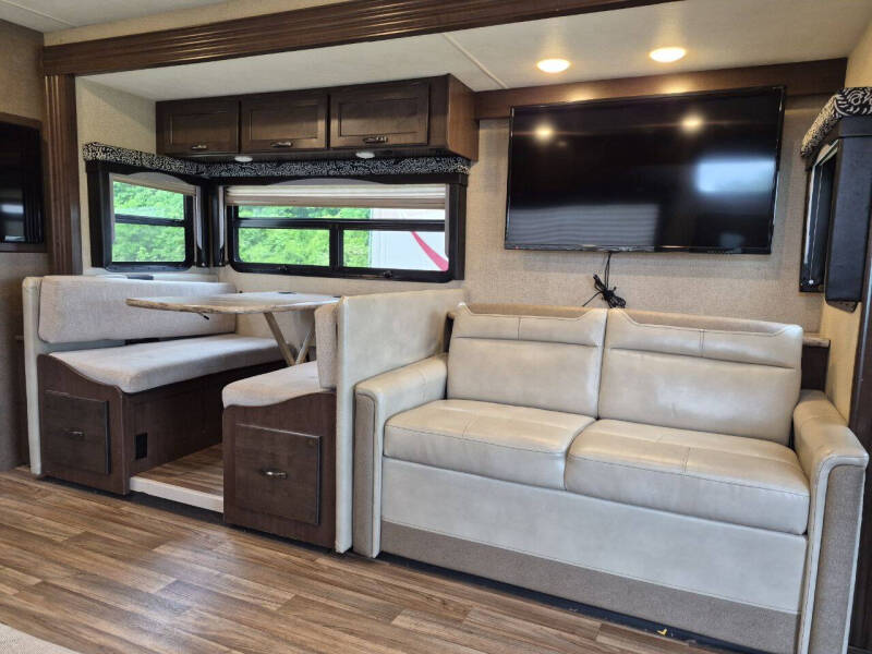 2019 Thor Motor Coach Ace 33.1