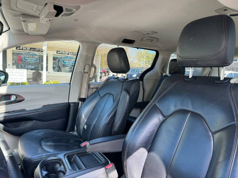 2017 Chrysler Pacifica Touring-L