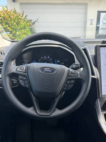 2022 Ford Edge SE