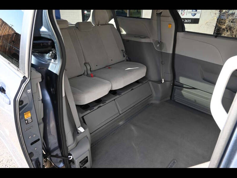2013 Toyota Sienna LE Mobility 7-Passenger