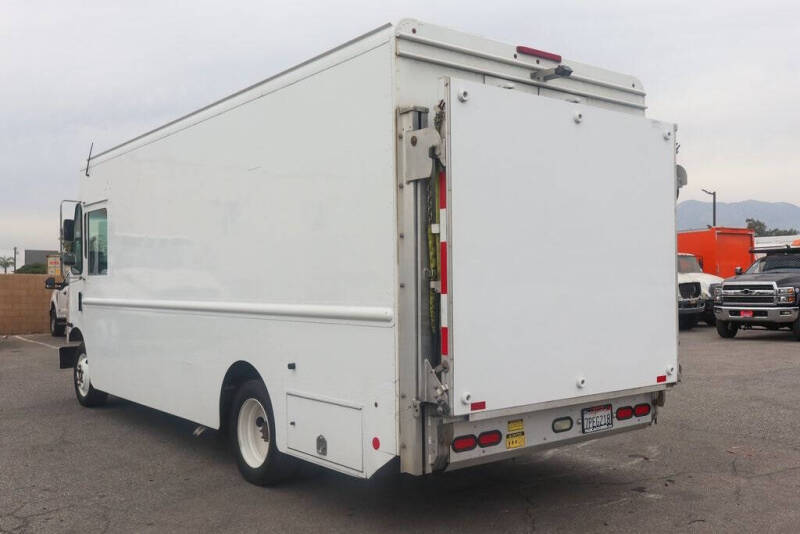 2015 Freightliner MT45 Chassis