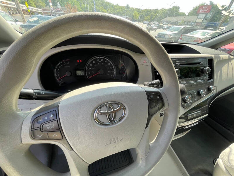 2012 Toyota Sienna LE 7-Passenger