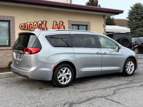 2020 Chrysler Pacifica Touring L