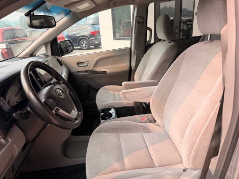 2017 Toyota Sienna LE 7-Passenger