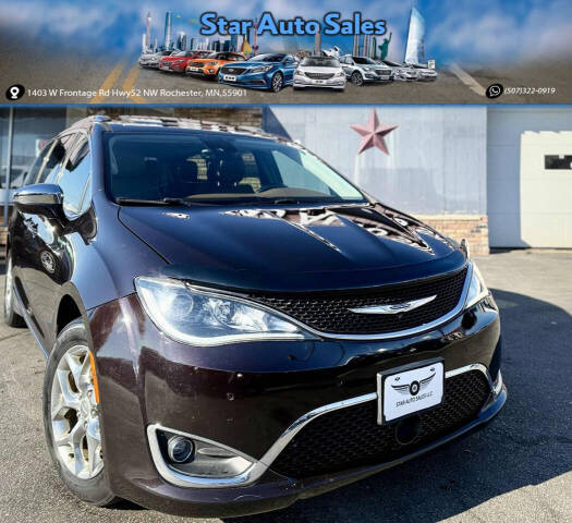 2017 Chrysler Pacifica Limited's photo