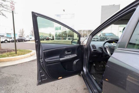 2017 Toyota Prius v Four