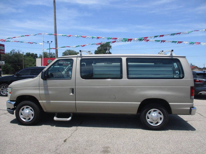 2011 Ford E-Series E-150 XLT