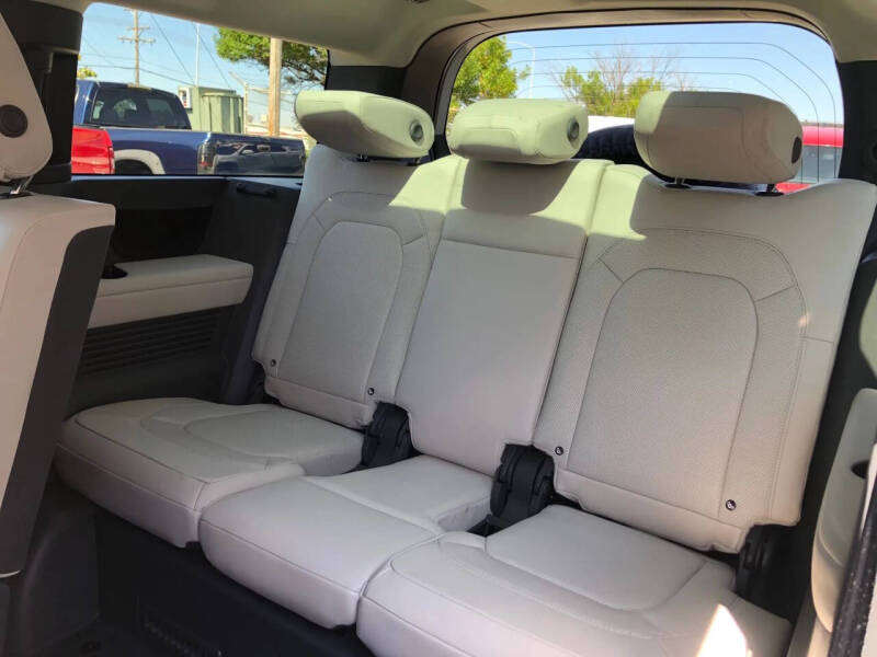 2023 Land Rover Defender 130 First Edition