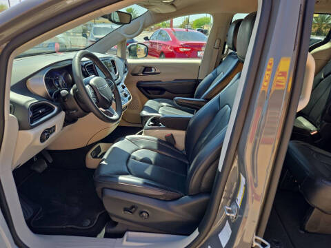 2023 Chrysler Pacifica Touring L