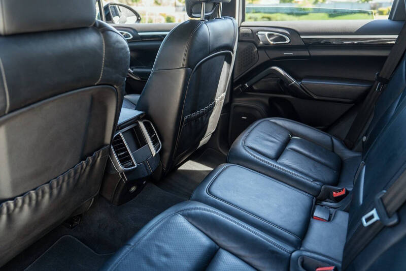 2017 Porsche Cayenne Platinum Edition