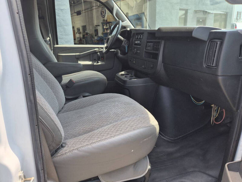2017 GMC Savana 2500