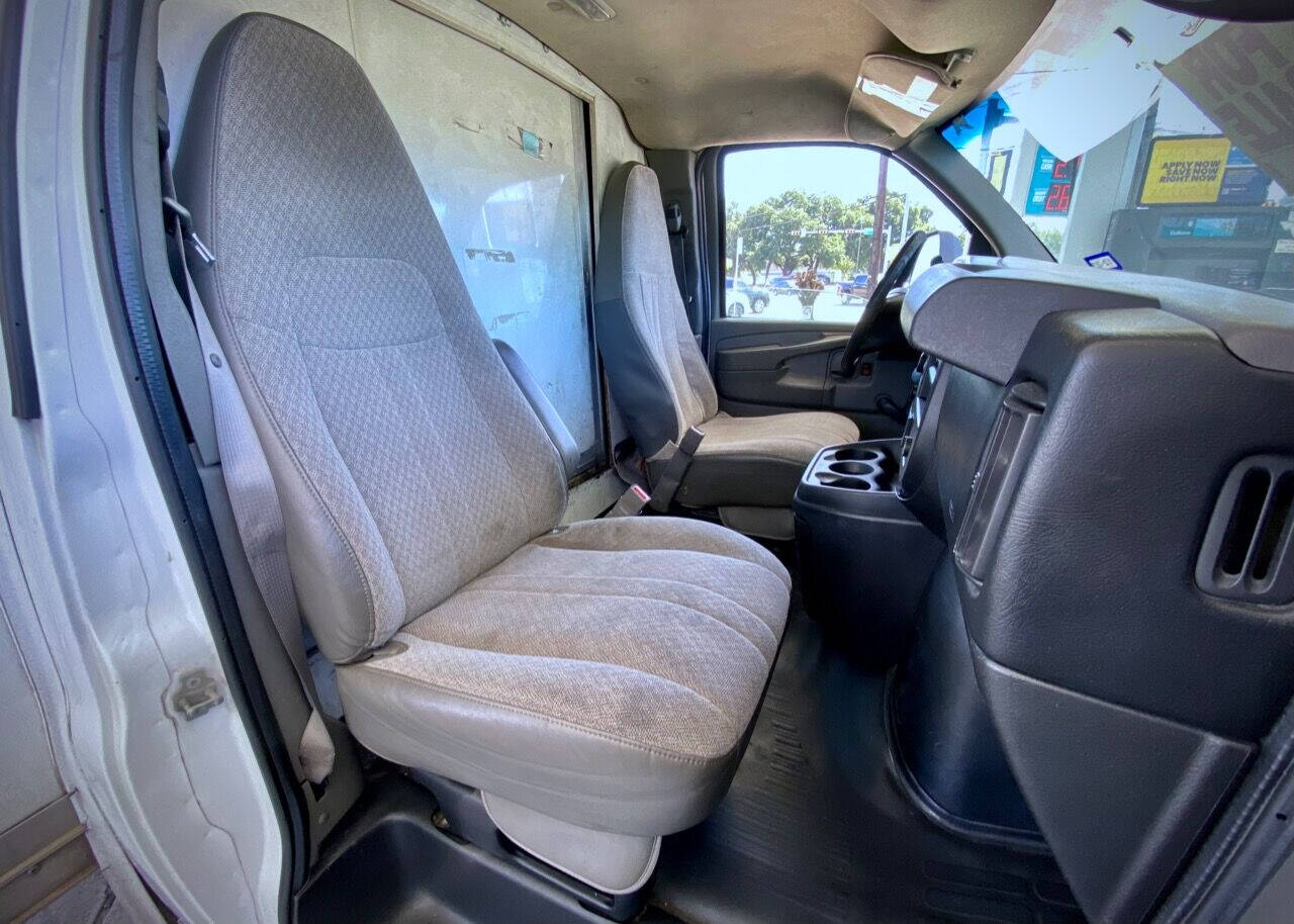 2015 Chevrolet Express 31