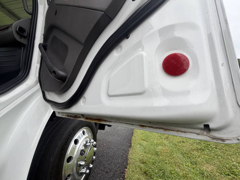2019 Freightliner Business class M2