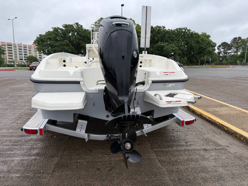 2019 Bayliner Element F18