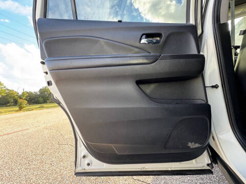 2019 Honda Pilot Touring w/Rear Captain's Chairs