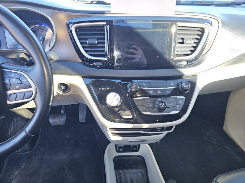 2017 Chrysler Pacifica Touring-L