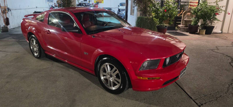 2005 Ford Mustang GT Deluxe