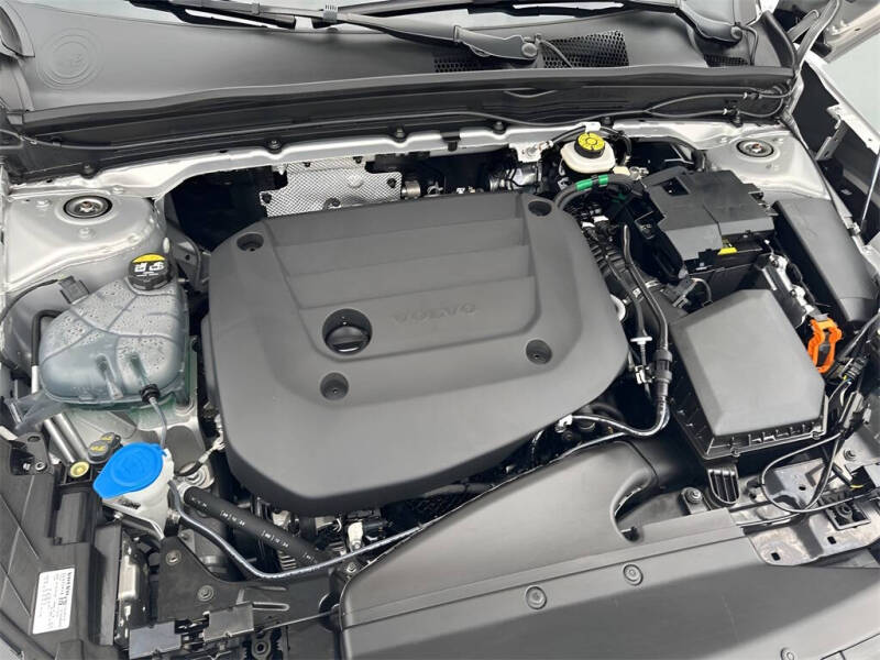 2025 Volvo XC40 B5 Core Bright Theme