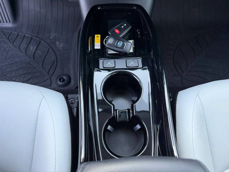 2019 Toyota Prius XLE AWD-e