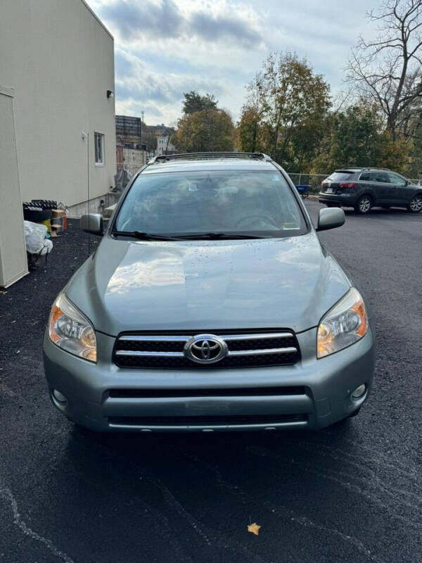 Toyota RAV4's photo