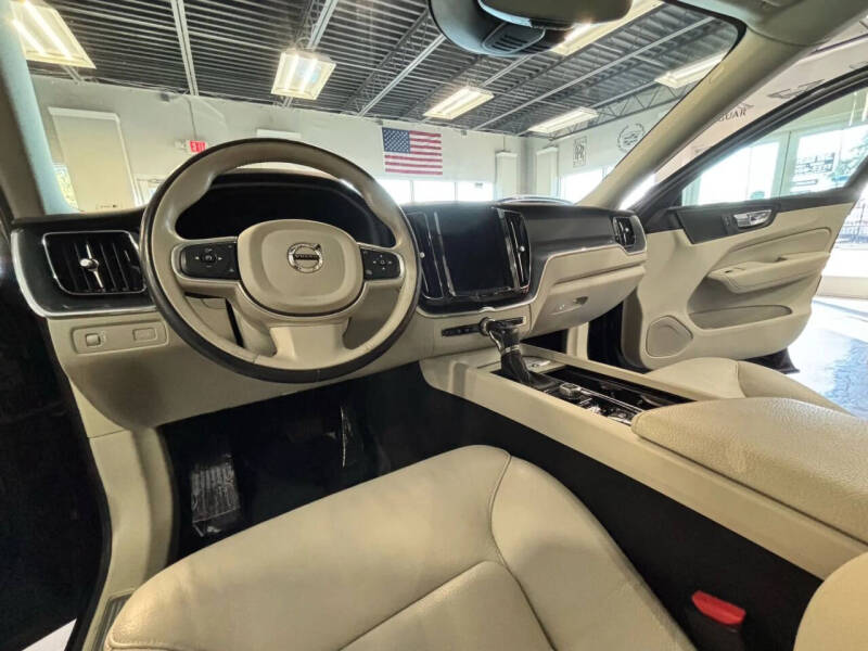 2019 Volvo XC60 T5 Momentum