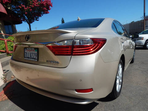 2013 Lexus ES 300h