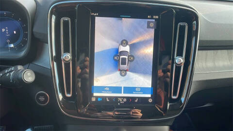 2025 Volvo XC40 B5 Plus Dark Theme