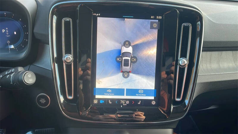 2025 Volvo XC40 B5 Plus Dark Theme