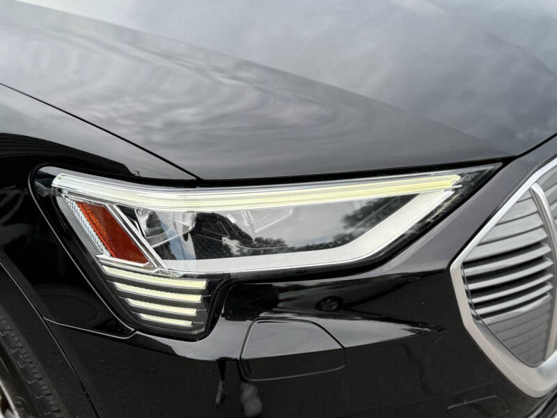 2019 Audi e-tron quattro Premium Plus