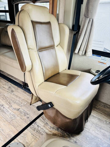 2017 Thor Motor Coach Hurricane 31S