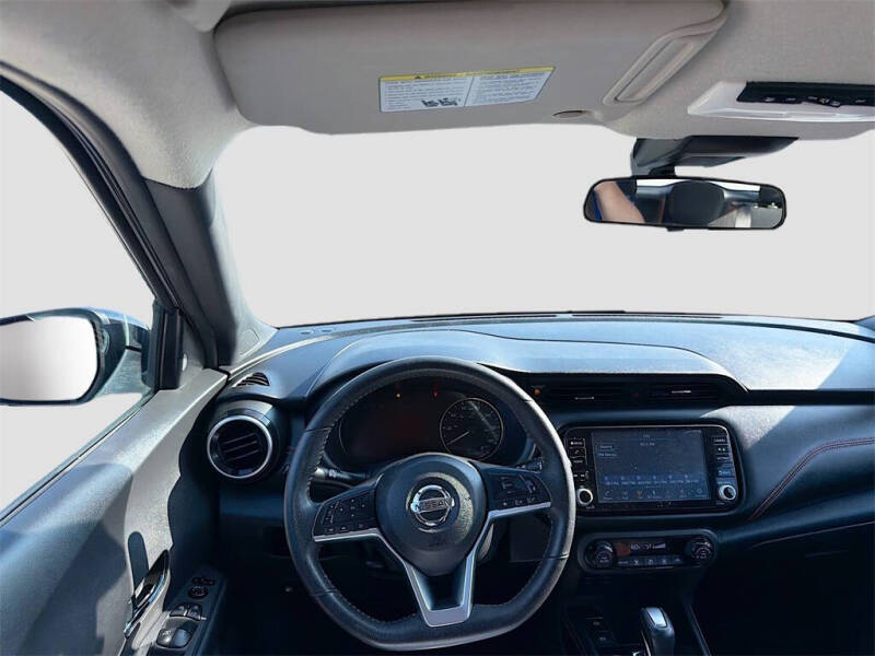 2021 Nissan Kicks SR