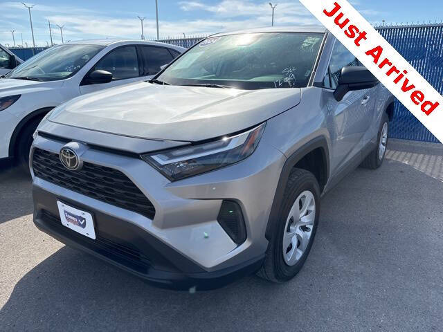 2024 Toyota RAV4 LE's photo