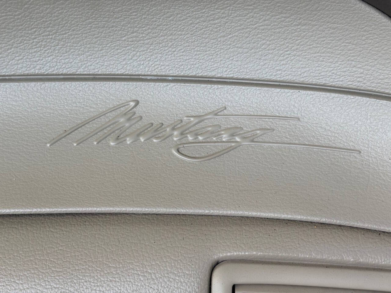 2001 Ford Mustang 38