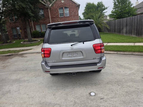 2004 Toyota Sequoia SR5