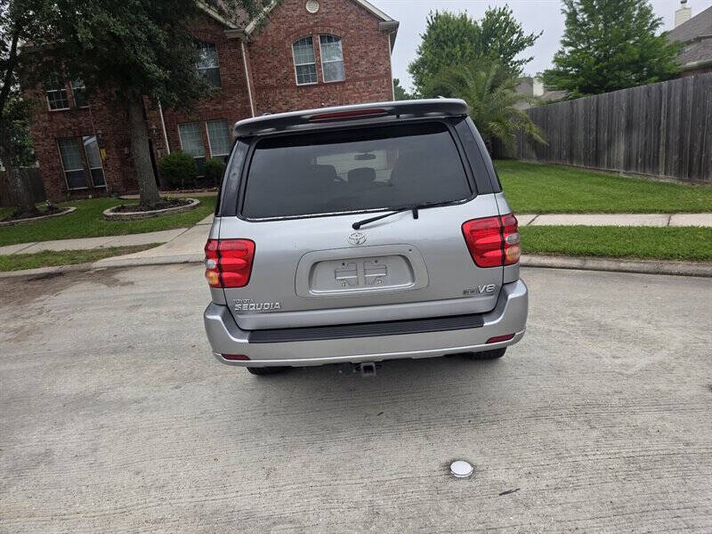 2004 Toyota Sequoia SR5