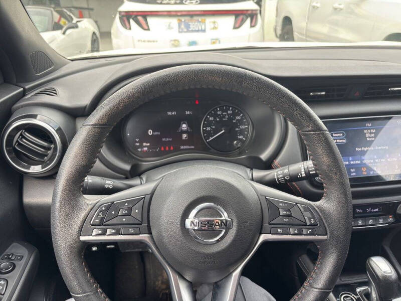 2021 Nissan Kicks SR