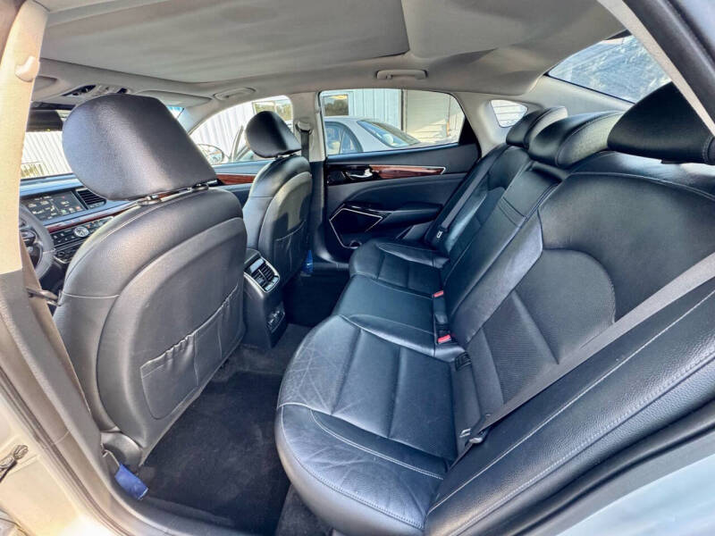 2017 Kia Cadenza Technology