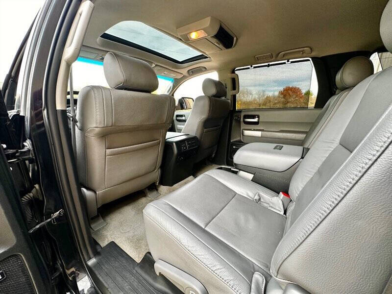 2008 Toyota Sequoia Platinum photo 21