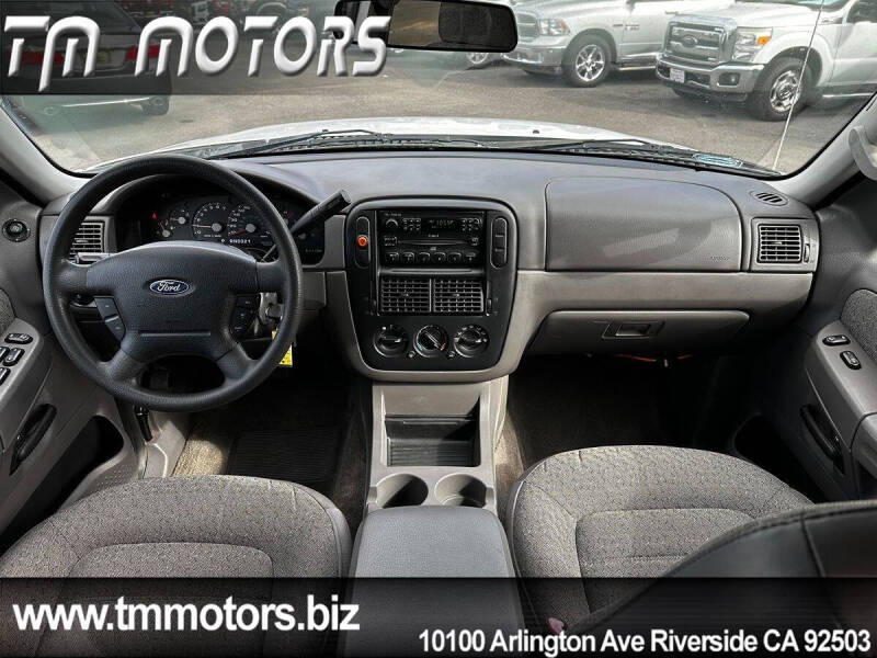 2004 Ford Explorer XLS