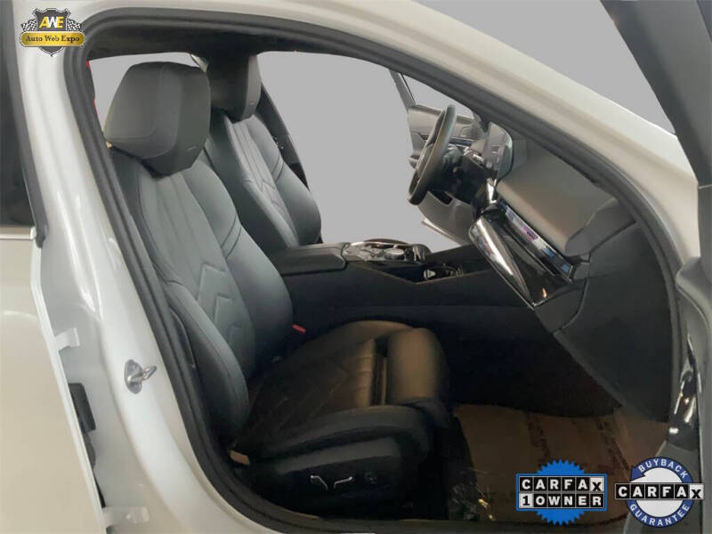 2025 BMW 5 Series 530i