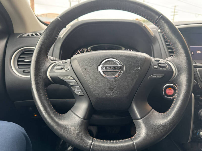 2020 Nissan Pathfinder SV