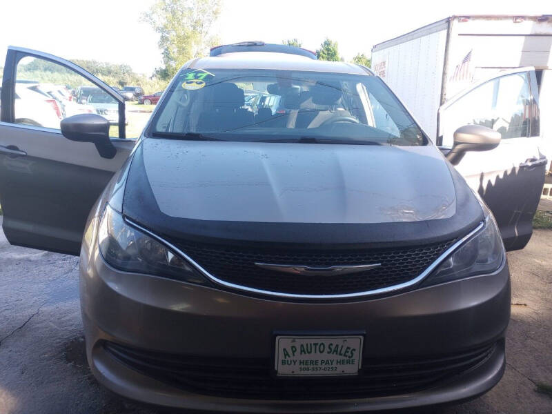 2017 Chrysler Pacifica LX photo 11