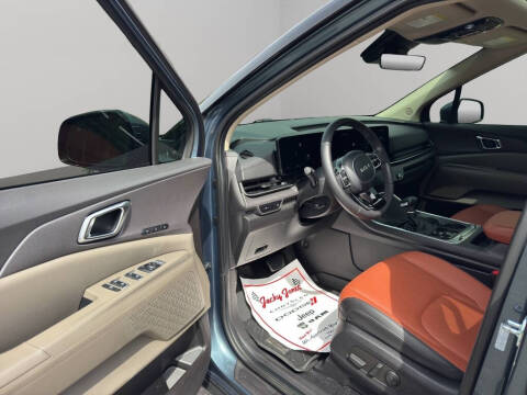 2025 Kia Carnival SX
