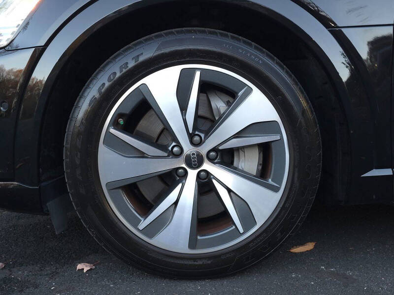 2024 Audi Q8 e-tron quattro Premium Plus