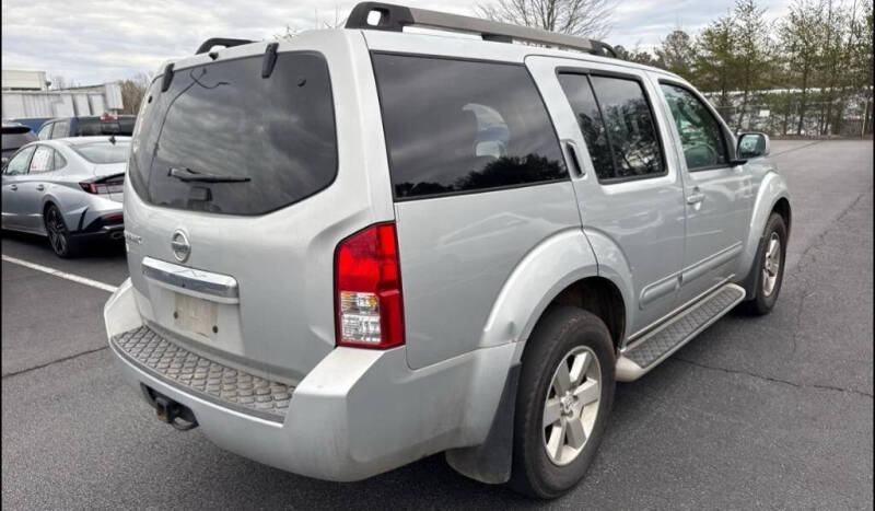 2011 Nissan Pathfinder LE