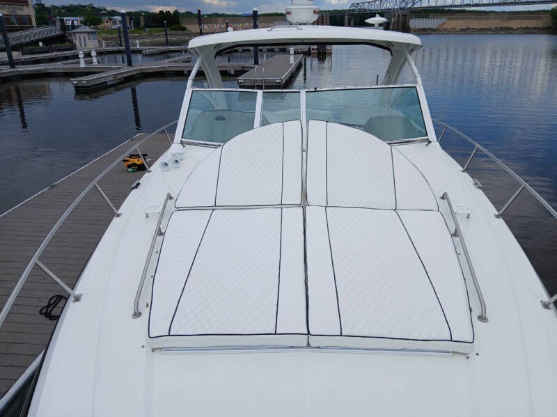 2012 Cruisers Yachts 380 Express
