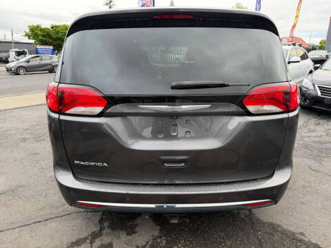 2018 Chrysler Pacifica Touring L